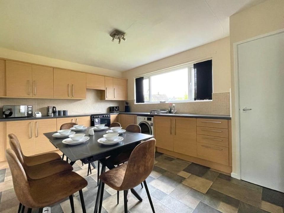 Large 6 Person Home with Garden and Free Parking Vacation rental in Borough of Barnsley