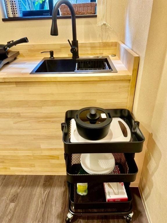 hana Direct Access to Airport Near Station USJ 10 Minutes to Dotonbori Namba Hanami House Vacation rental in Osaka