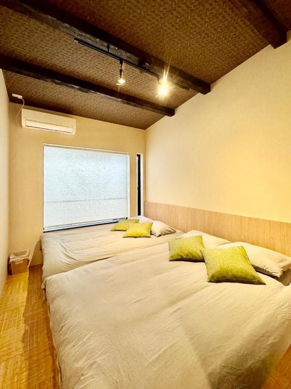 hana Direct Access to Airport Near Station USJ 10 Minutes to Dotonbori Namba Hanami House Vacation rental in Osaka