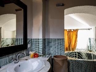 Charming Apartment in Ascoli Piceno with Swimming Pool Apartment in Marche