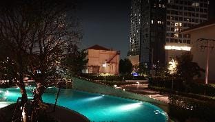 Resort home in Sukhumvit, huge pools,near skytrain Vacation rental in Bangkok