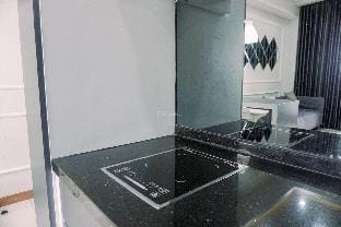 Modern & Comfy 1BR at M-Town Signature By Travelio Apartment in West Java
