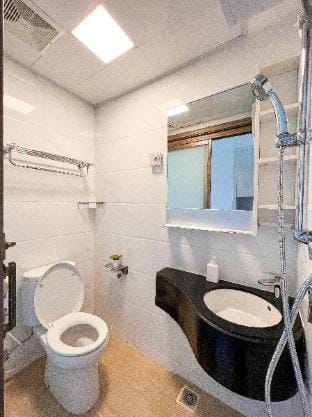 Aerial Escape. Skyhouse Studio with Nice Balcony Vacation rental in West Java