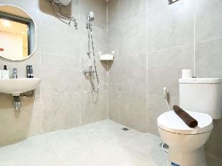 Good Cozy Studio Pollux Chadstone Apt By Travelio Apartment in West Java