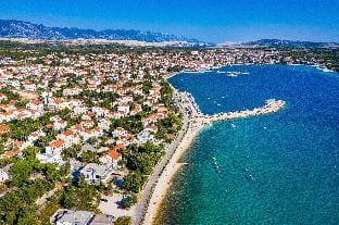 Deluxe Villa Laura for 8 Apartment in Novalja