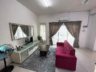 Medina Homestay Seri Iskandar Vacation rental in Perak Tengah District
