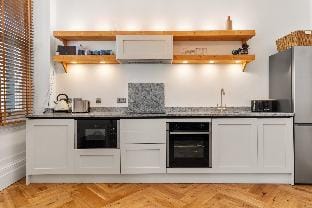 Spinnaker - Close to Town, Sea Views Apartment in Wales