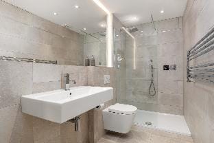Spinnaker - Close to Town, Sea Views Apartment in Wales
