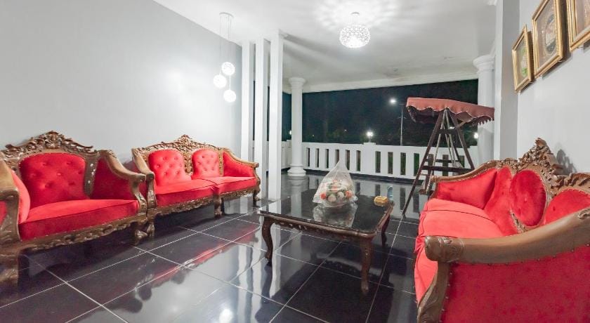 RedDoorz @ Hotel Arwana Tugu Puncak Hotel in Cisarua