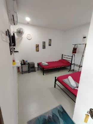 Private room | ThePakngapis | Mersing | Edai Homes Vacation rental in Mersing