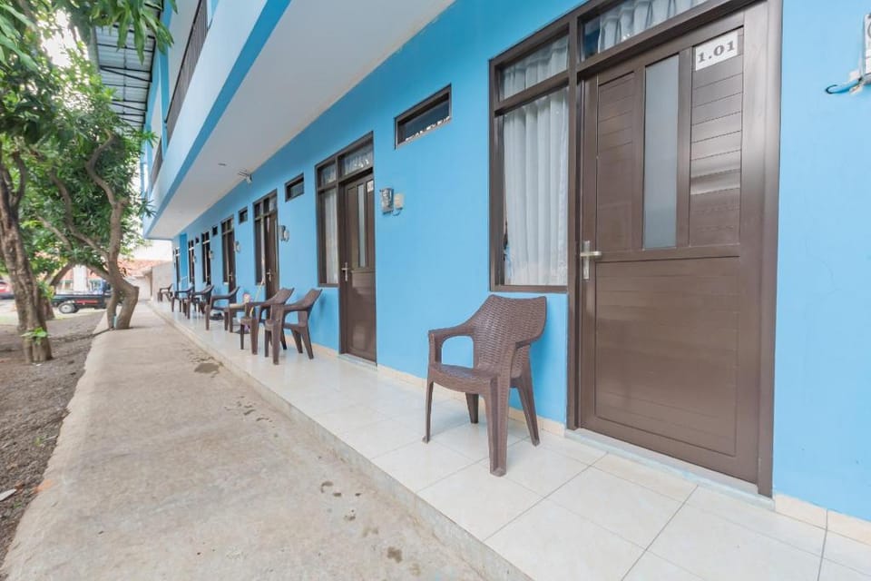 RedDoorz Syariah near Alun Alun Palimanan Hotel in Indonesia