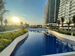 Spacious Studio | Pool & Baguio-Like City Views Apartment in Calabarzon