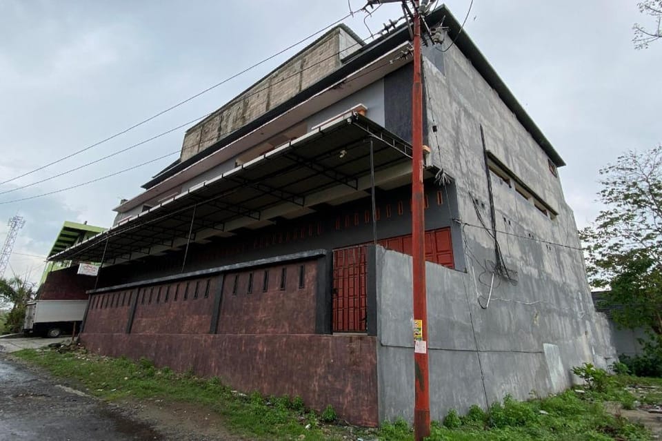 Hotel O Kost Nian Syariah Near SPBU Pertamina 74.91657 Mattirotasi Sidrap Hotel in Indonesia