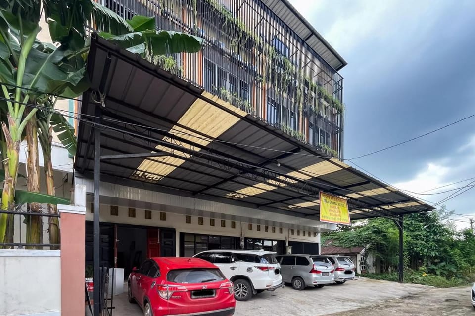 RedDoorz Lotte near PTC MALL Hotel in Indonesia