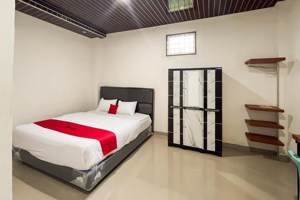 RedDoorz Lotte near PTC MALL Hotel in Indonesia