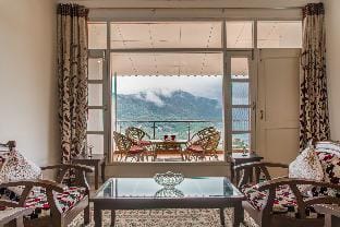 Kasauli Edge Apt with Balcony. Apartment in Himachal Pradesh