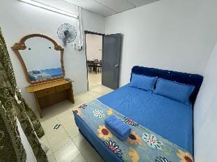 HOMESTAY CIKGU IQA (MUSLIM) Vacation rental in Perak