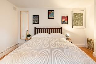 With Private Courtyard, 60 steps to the Sea Apartment in Hove