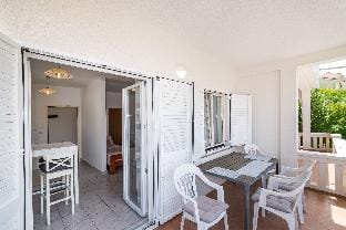Cozy Apartment Marija with Garden Apartment in Novalja