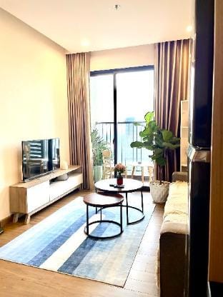 Thien Nga lake view/ Skylux homestay Ecopark Apartment in Laos