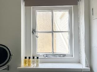 Suitely - Berkeley Apt 2 Vacation rental in Cheltenham