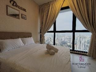 HOT-Urban Suite 3br@10pax@RooftopPool by WL UA133A Vacation rental in George Town