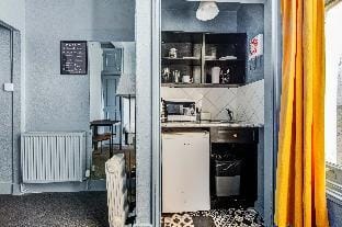 Single Room with Shared Bathroom Apartment in City of Westminster