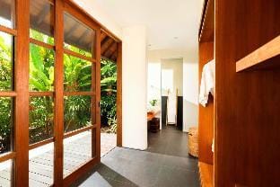 Wooden House 7 BR Garden View IR96A Villa in North Kuta