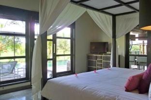 Peaceful 4 BR Ricefield View Y056 Villa in Payangan