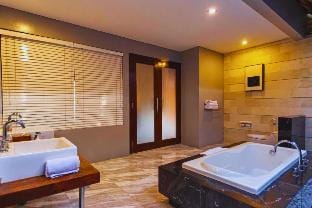 Royal Lodge 1 BR Suite With Private Pool NE39 Villa in Bali
