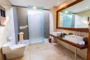 Royal Lodge 2 BR Room Garden View With Pool REV39 Villa in Bali