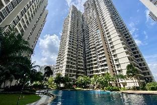 Kid-Loving Poolside Haven: 2BR Garden Oasis Apartment in Johor Bahru