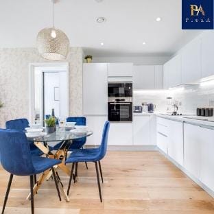 Pluxa Bleu Allure - Glamorous City Centre Stay Vacation rental in Birmingham
