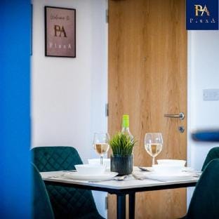 Pluxa Emerald Luxury 2 Bed Apartment Vacation rental in Birmingham