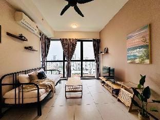 Seaview Serenity@2BR UrbanSuite @7pax@WL UA215 N Vacation rental in George Town