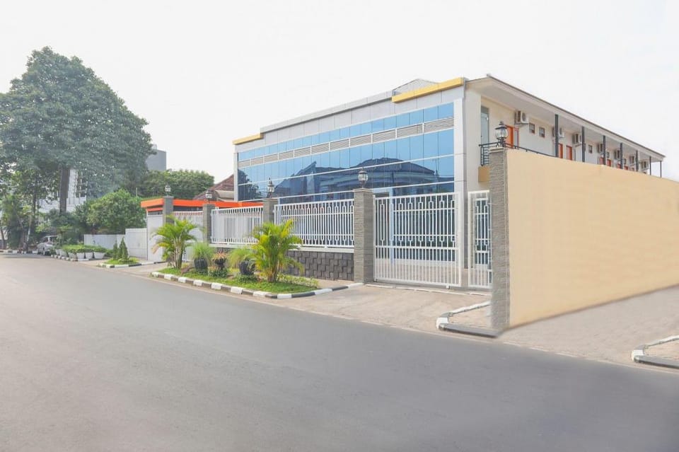 Dpaseban Jakarta Mitra RedDoorz Hotel in Jakarta
