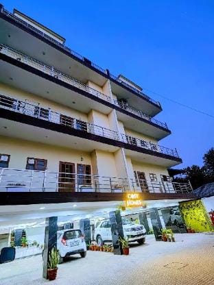 Cosy Homes Rajpur Road 2BHK Wi-Fi Peaceful Apartment in Dehradun