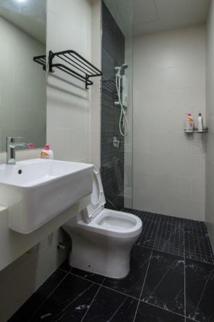 Penang KT HOME Beacon Executive Suites for 9 paxs Apartment in George Town