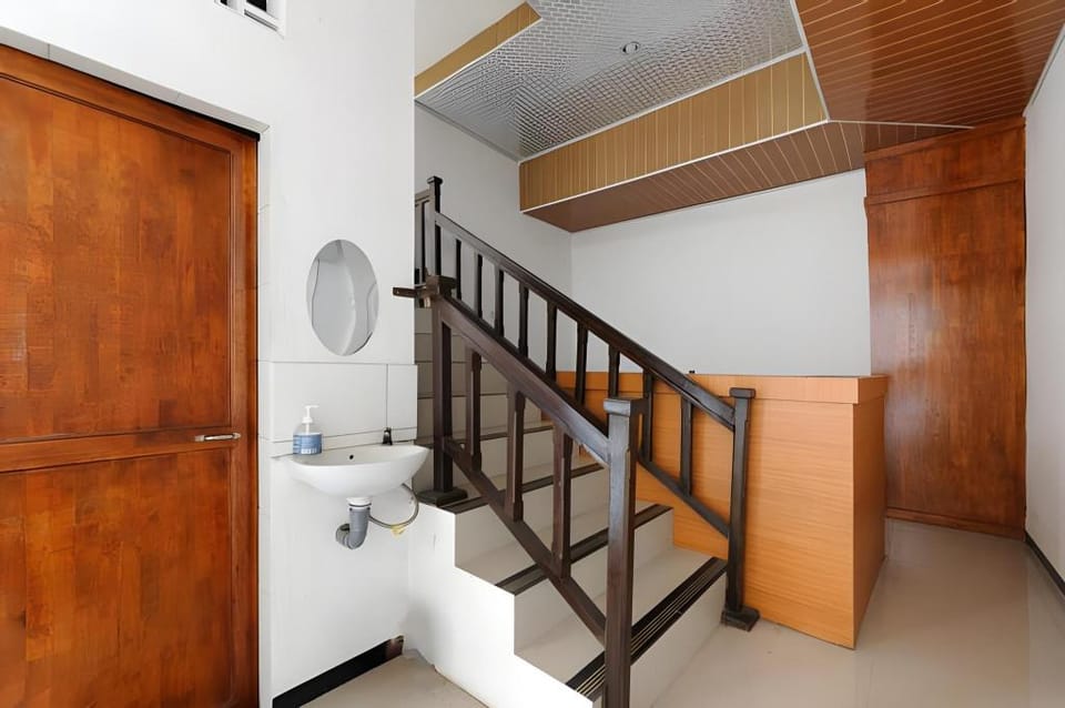 RedDoorz @ Rose House Simpang Pemda Medan Selayang Hotel in Indonesia