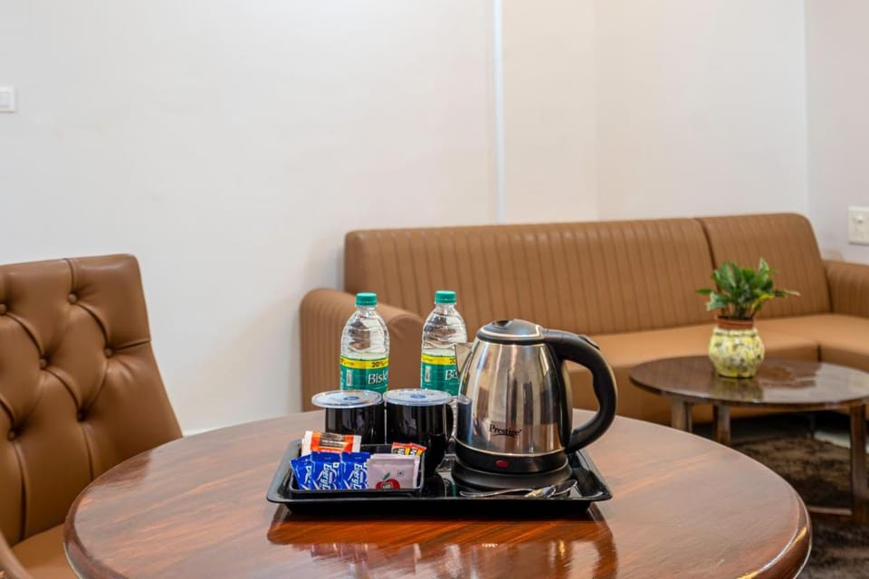 StayBird - Divine Suites, Business Hotel, Kharadi Bed and Breakfast in Pune