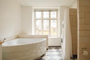Large & Bright 3BR Flat w. Whirlpool Near Metro Apartment in Copenhagen