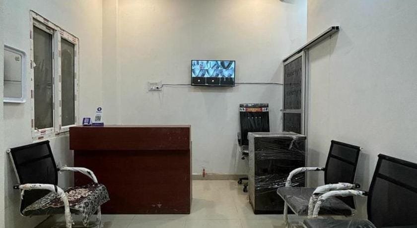 Madhuri Guest House Hotel in Varanasi