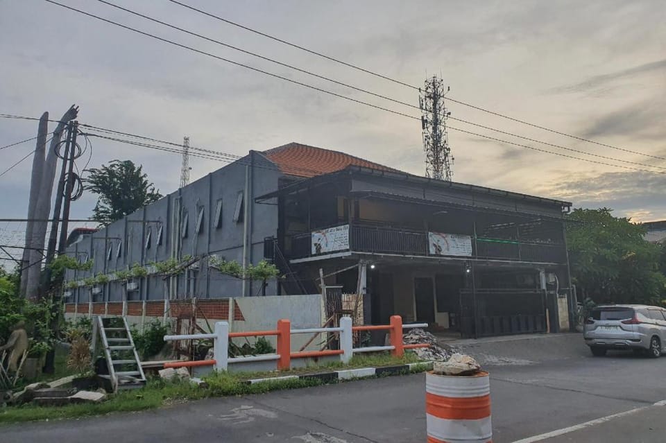 OYO 93623 Assalam Homestay Syariah Hotel in Surabaya