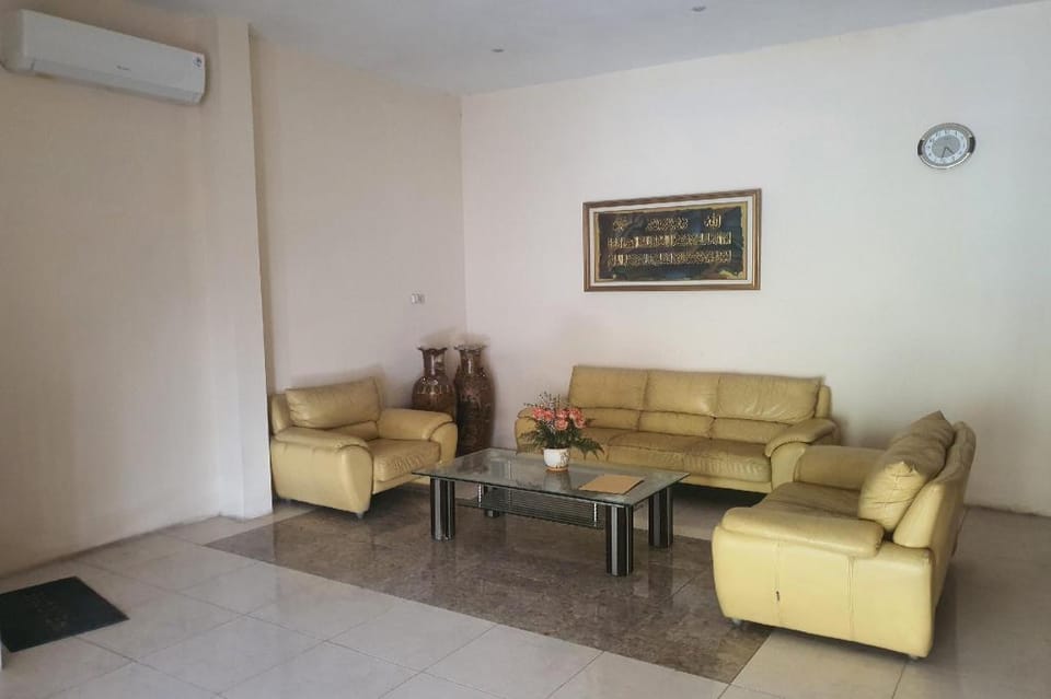 OYO 93623 Assalam Homestay Syariah Hotel in Surabaya