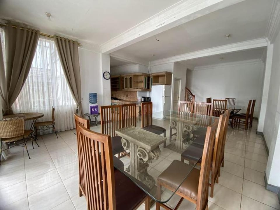 Villa Kubah Istana Bunga Lembang by GroRental Villa in Parongpong