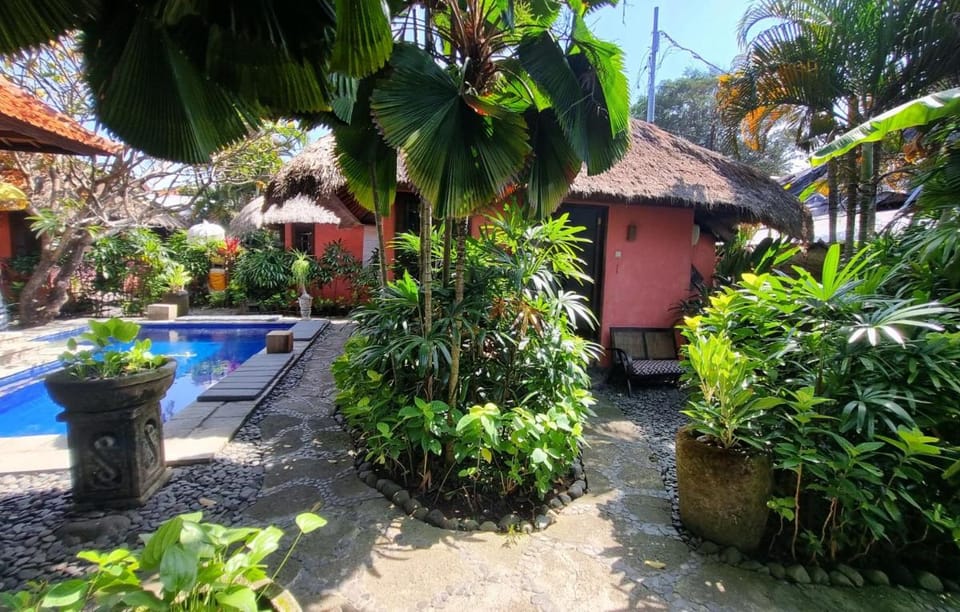 Flash Back Bungalow Hotel in Denpasar