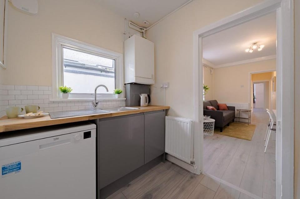 South London 2 Bed Home - Perfect for Long Stays! Vacation rental in Croydon