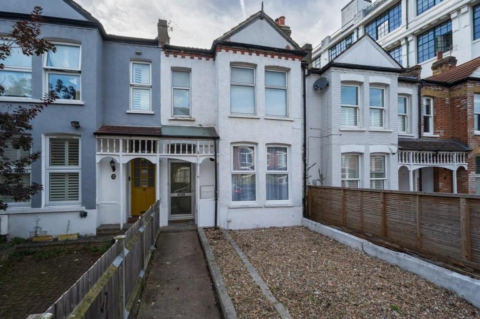 South London 2 Bed Home - Perfect for Long Stays! Vacation rental in Croydon