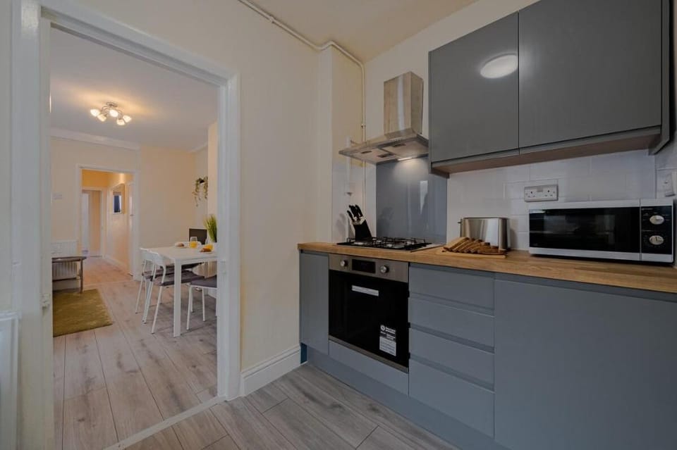 South London 2 Bed Home - Perfect for Long Stays! Vacation rental in Croydon