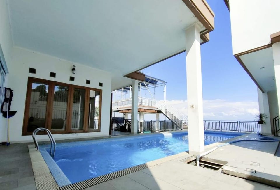 Villa Madasaeda by GroRental Villa in West Java